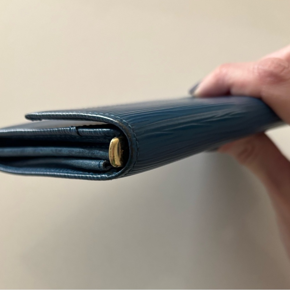 Louis Vuitton Blue Epi Leather Vintage Sarah Wallet - Picture 8 of 12